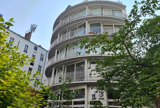 Dein privater Rückzugsort in Mitte: Eine ganze Etage für dich!"
Dein privater Rückzugsort in Mitte: Eine ganze Etage für dich!"
