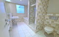 Wannenbad mit separater Dusche
