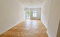 Zimmer mit Balkon