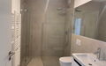 modernes Badezimmer