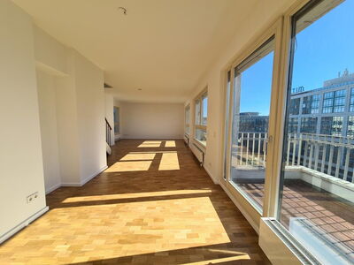 Stilvolles City-Penthouse mit Dachterrasse und 3 Balkonen in bester Lage der Dorotheenstraße!