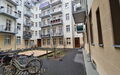 über 2 Innenhöfe zu Haus C